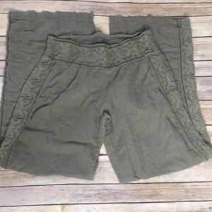 Guess. Women’s Linen knit side cropped pant